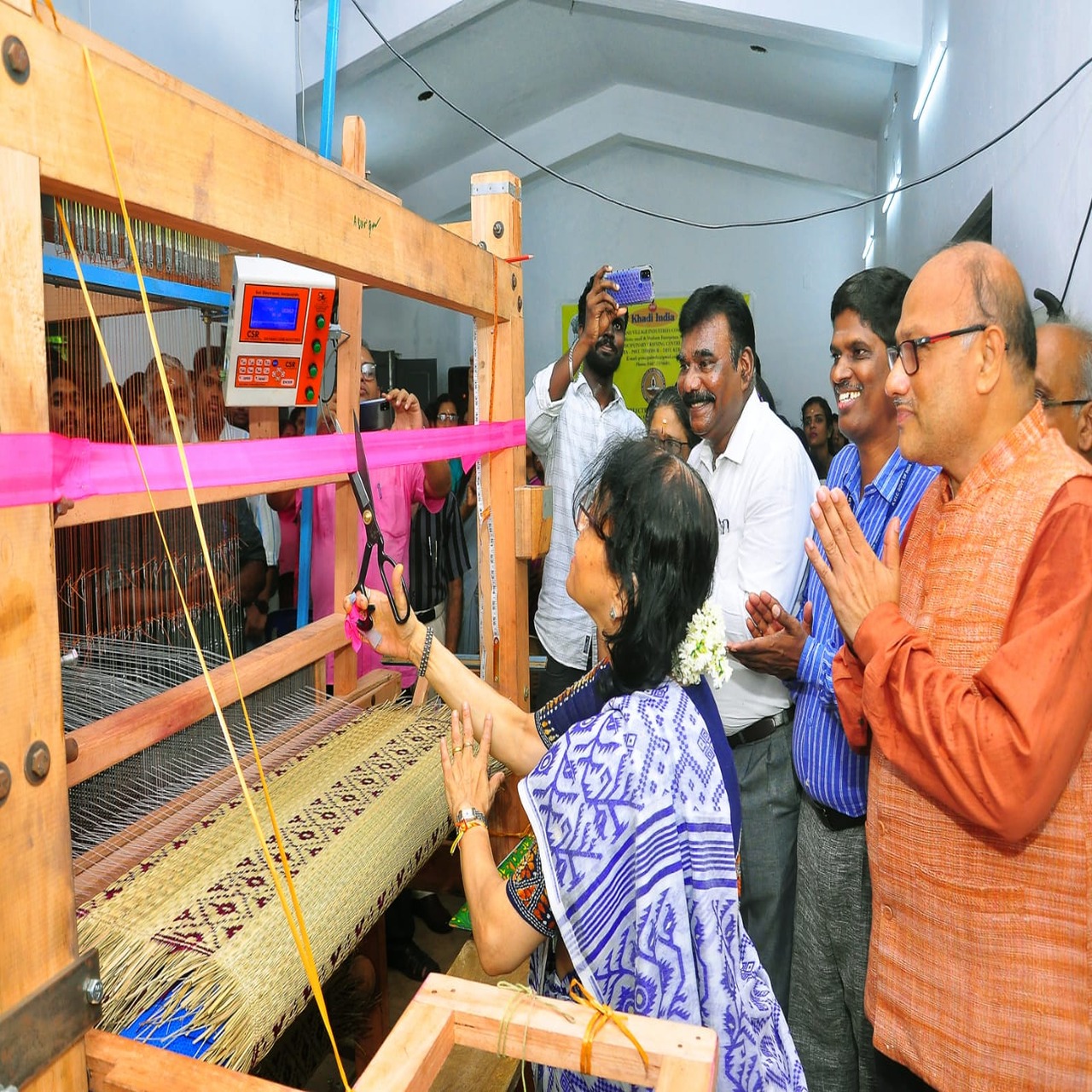 Read more about the article Electronic jacquard handloom  at MDTC, Nadathara, Thrissur